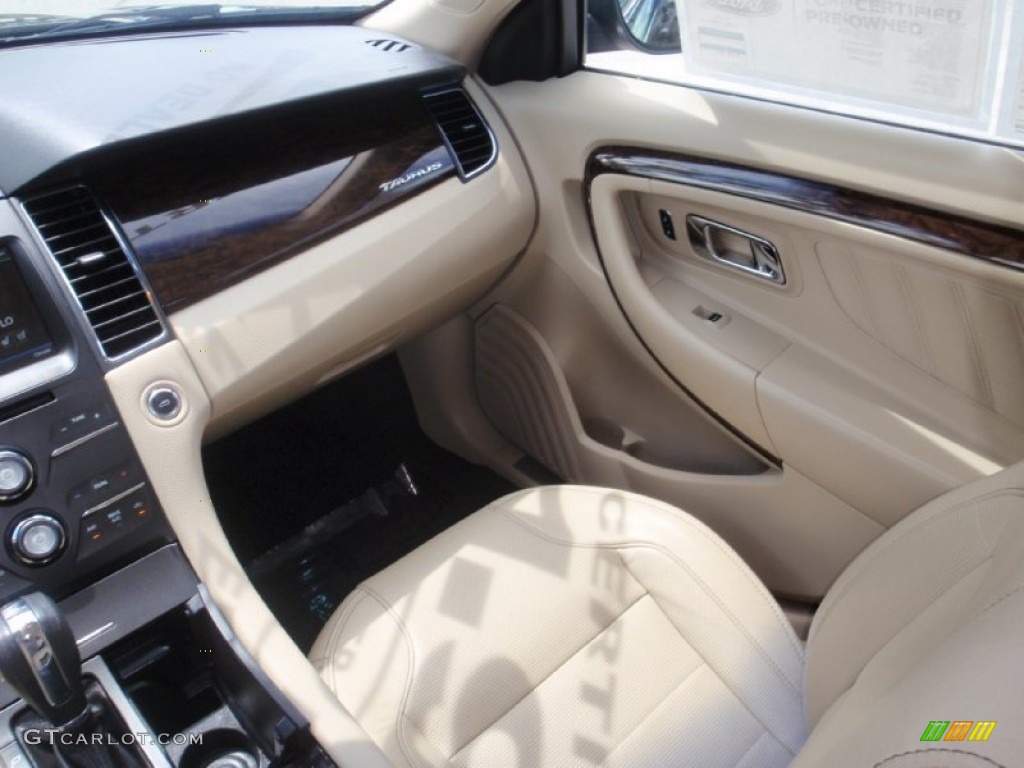 2015 Taurus Limited - Tuxedo Black Metallic / Dune photo #27