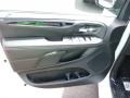 Bright White - Grand Caravan SE Photo No. 14