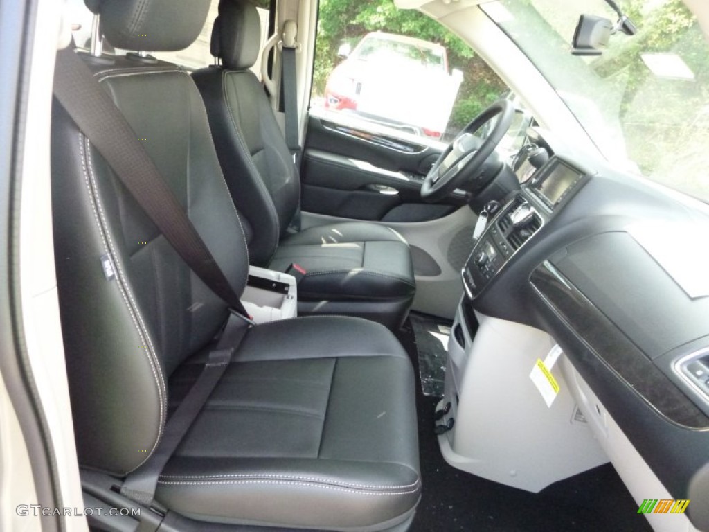 2016 Chrysler Town & Country Touring Front Seat Photo #107124690