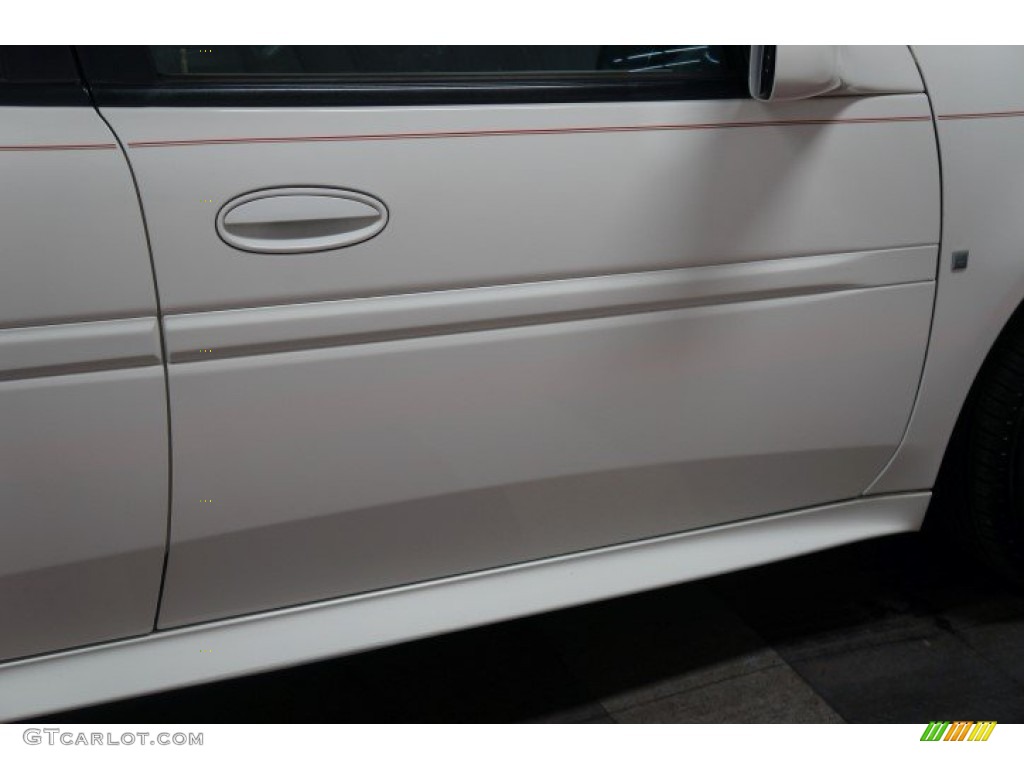2006 Grand Prix GT Sedan - Ivory White / Sand photo #47