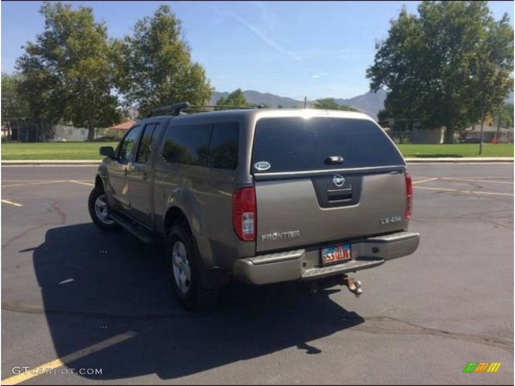2007 Frontier LE Crew Cab 4x4 - Desert Stone / Desert photo #3