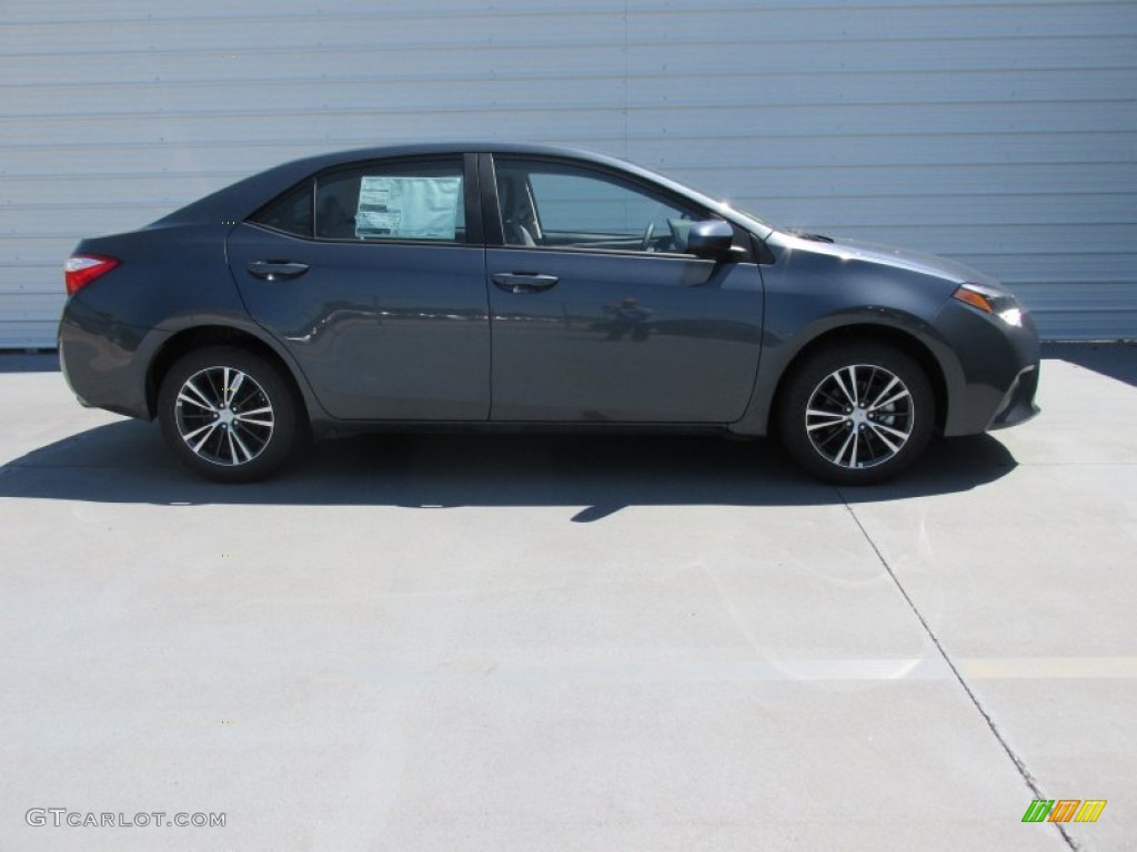 2016 Corolla LE Plus - Classic Silver Metallic / Black photo #3