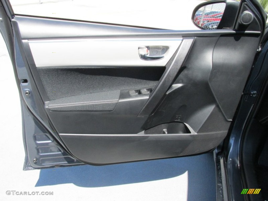 2016 Corolla LE Plus - Classic Silver Metallic / Black photo #19