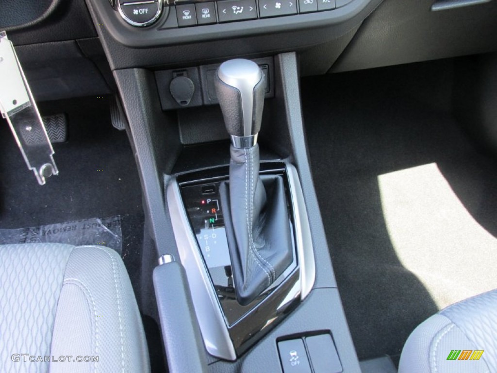 2016 Corolla LE Plus - Classic Silver Metallic / Black photo #27