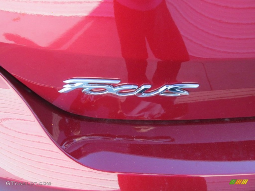 2015 Focus SE Hatchback - Ruby Red Metallic / Charcoal Black photo #13