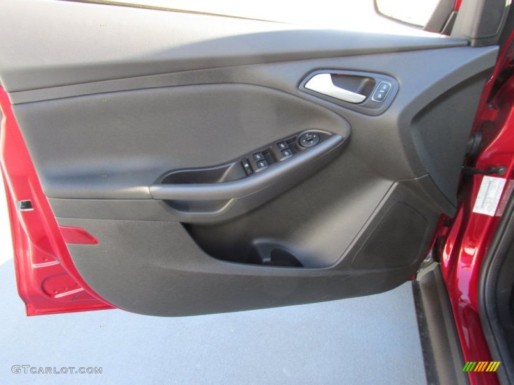 2015 Focus SE Hatchback - Ruby Red Metallic / Charcoal Black photo #19