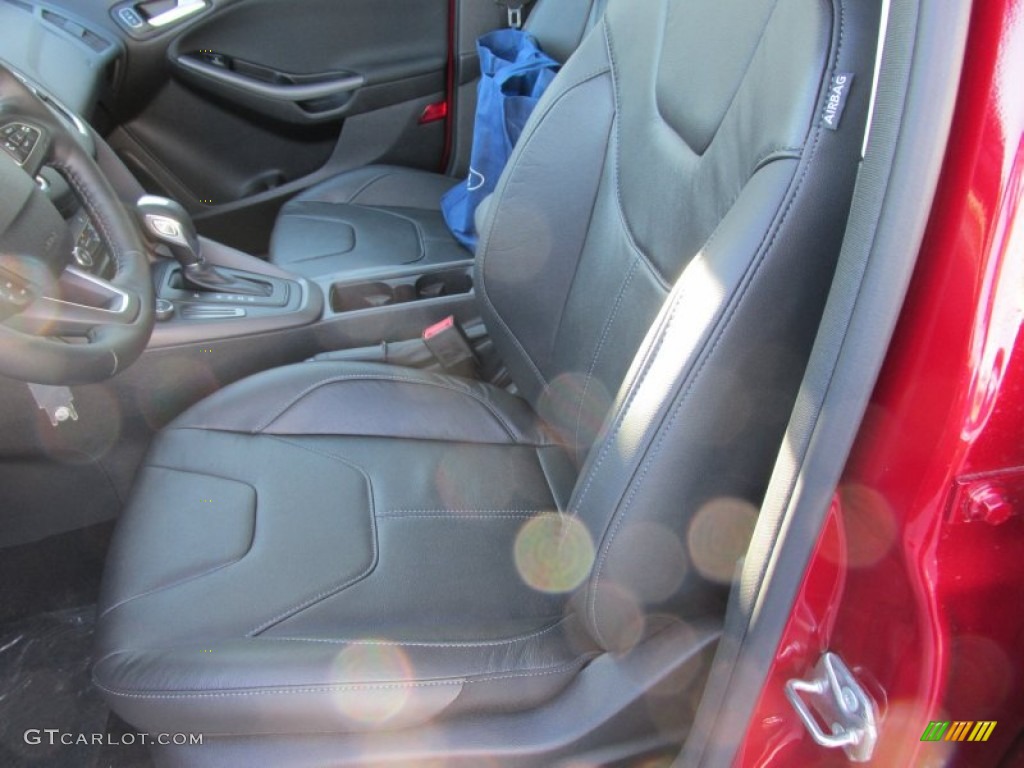 2015 Focus SE Hatchback - Ruby Red Metallic / Charcoal Black photo #21