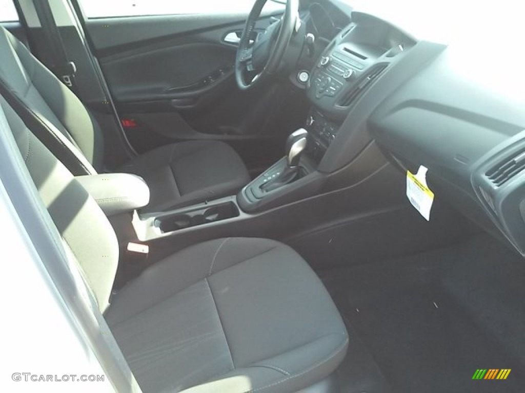 2015 Focus SE Sedan - Oxford White / Charcoal Black photo #14