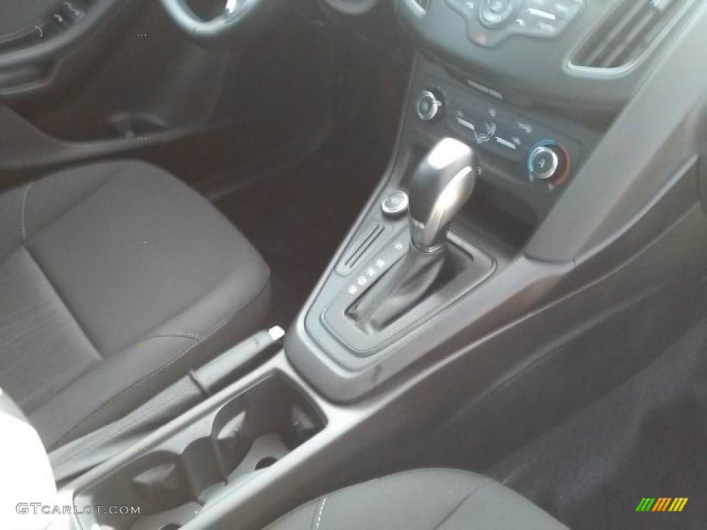 2015 Focus SE Sedan - Oxford White / Charcoal Black photo #17