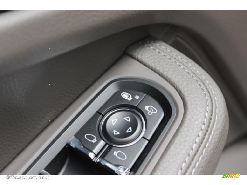 2016 Porsche Macan S Controls Photo #107139926