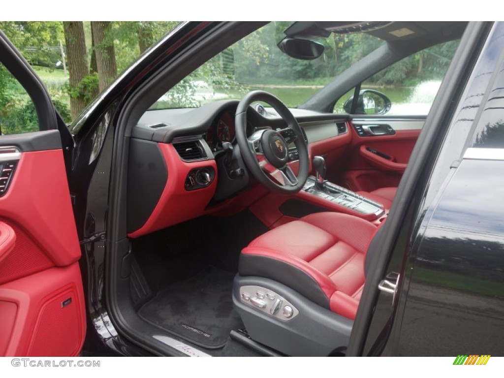 Black/Garnet Red Interior 2015 Porsche Macan Turbo Photo #107161274