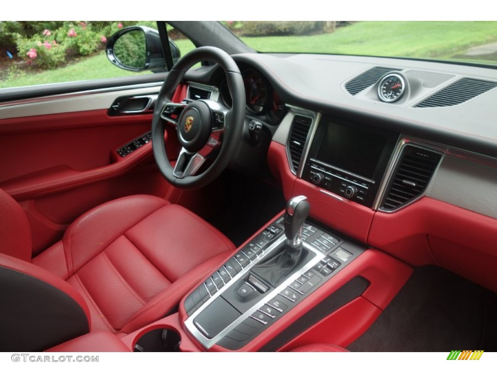 2015 Porsche Macan Turbo Black/Garnet Red Dashboard Photo #107161430