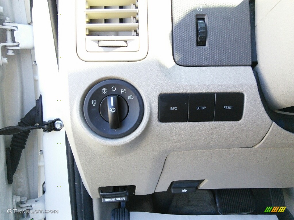 2012 Escape XLT 4WD - Oxford White / Charcoal Black photo #14