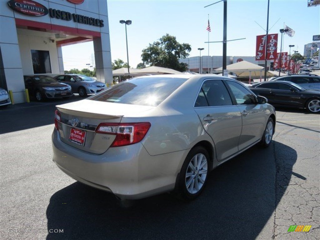 2014 Camry XLE - Champagne Mica / Ivory photo #8