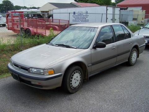 1990 Honda Accord LX Sedan Data, Info and Specs