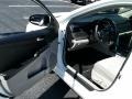 Super White - Camry LE Photo No. 16