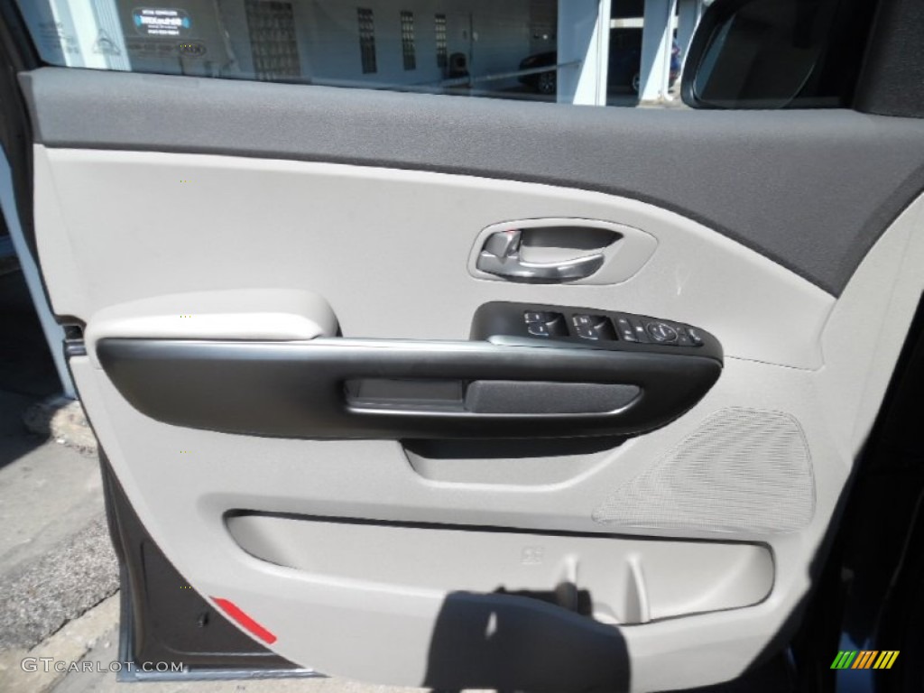 2016 Kia Sedona LX Gray Door Panel Photo #107181269