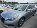Front 3/4 View of 2016 Sonata Hybrid Limited