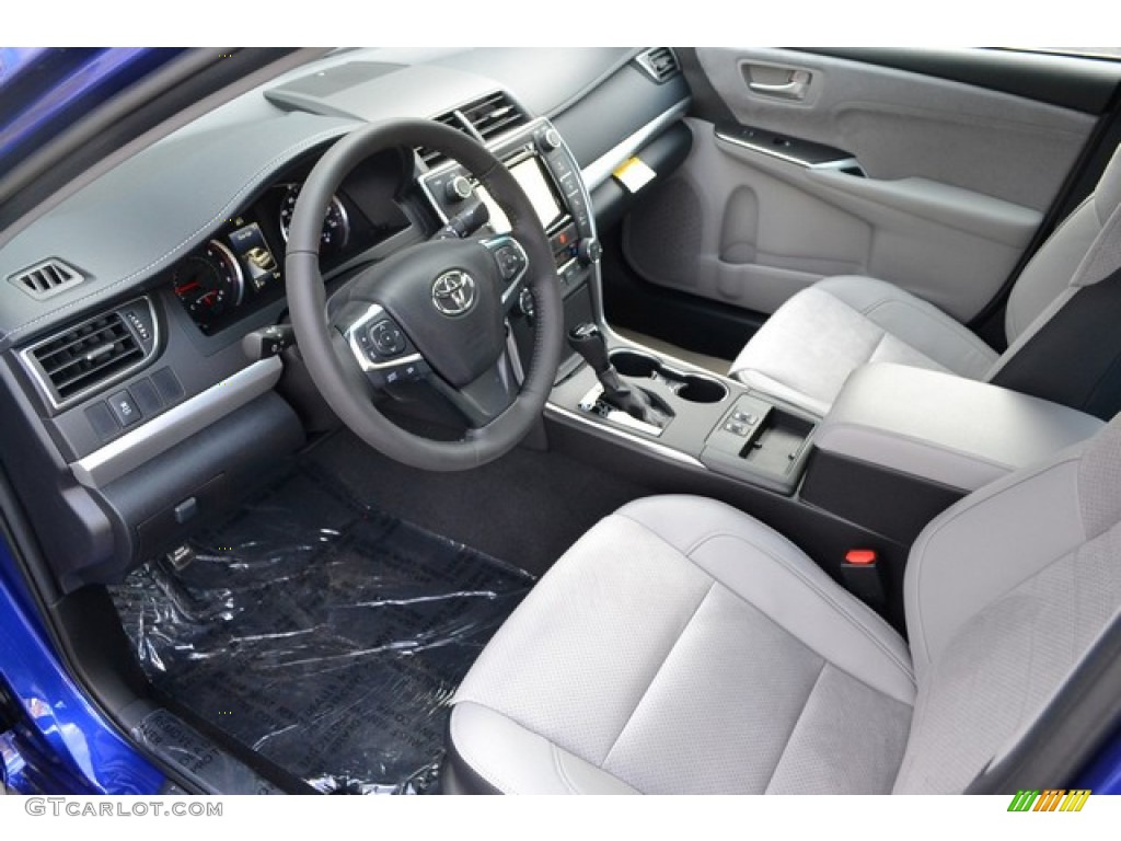 Ash Interior 2016 Toyota Camry XSE Photo #107193059