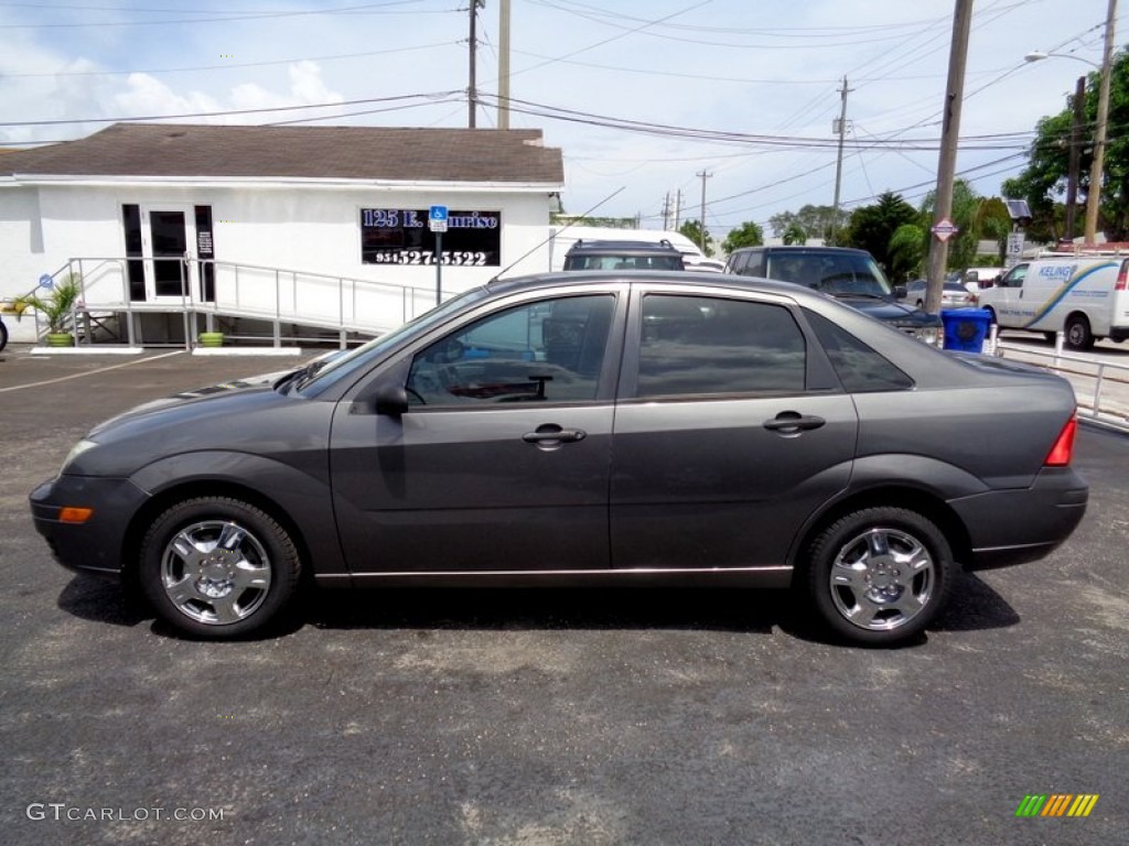 2005 Focus ZX4 SE Sedan - Liquid Grey Metallic / Dark Flint/Light Flint photo #3