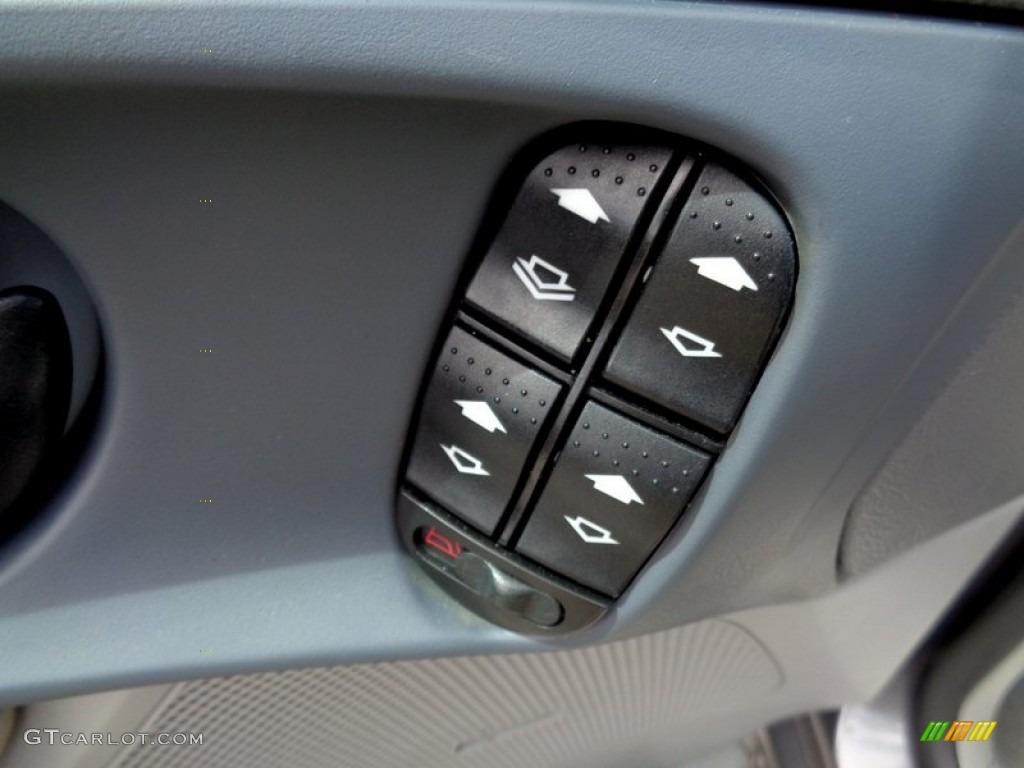 2005 Focus ZX4 SE Sedan - Liquid Grey Metallic / Dark Flint/Light Flint photo #14