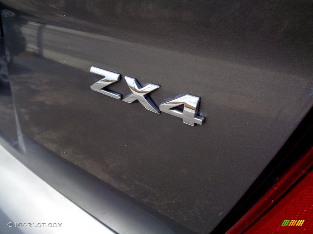 2005 Focus ZX4 SE Sedan - Liquid Grey Metallic / Dark Flint/Light Flint photo #17
