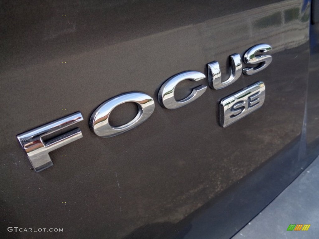 2005 Focus ZX4 SE Sedan - Liquid Grey Metallic / Dark Flint/Light Flint photo #21