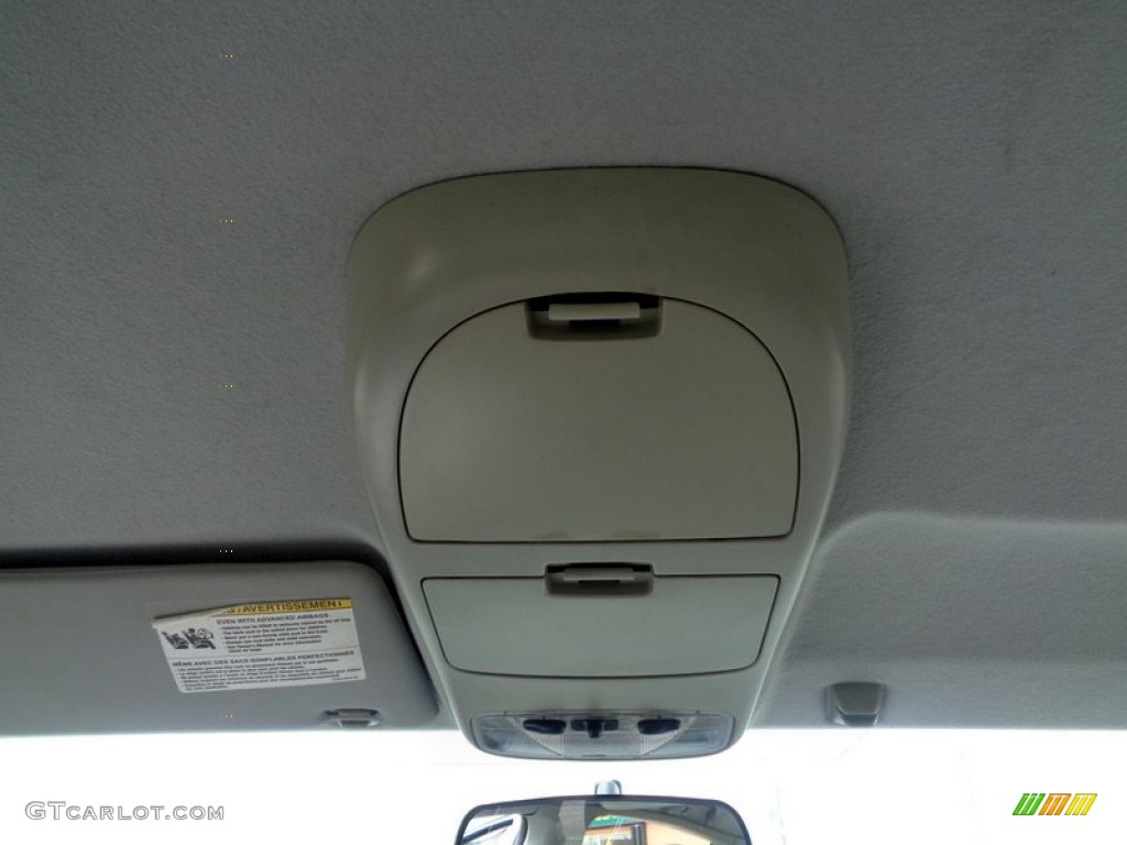 2005 Focus ZX4 SE Sedan - Liquid Grey Metallic / Dark Flint/Light Flint photo #49