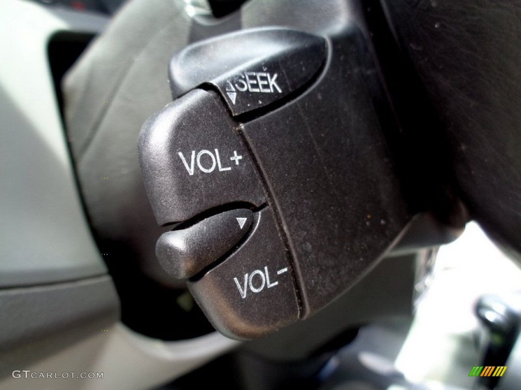 2005 Focus ZX4 SE Sedan - Liquid Grey Metallic / Dark Flint/Light Flint photo #50