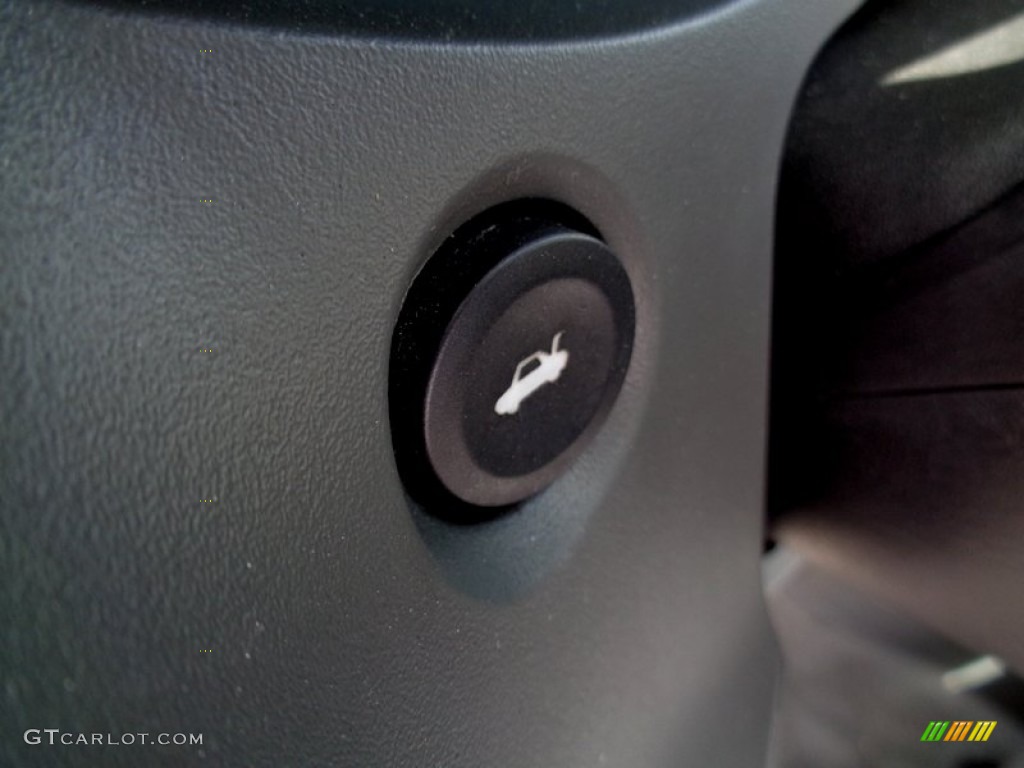 2005 Focus ZX4 SE Sedan - Liquid Grey Metallic / Dark Flint/Light Flint photo #56