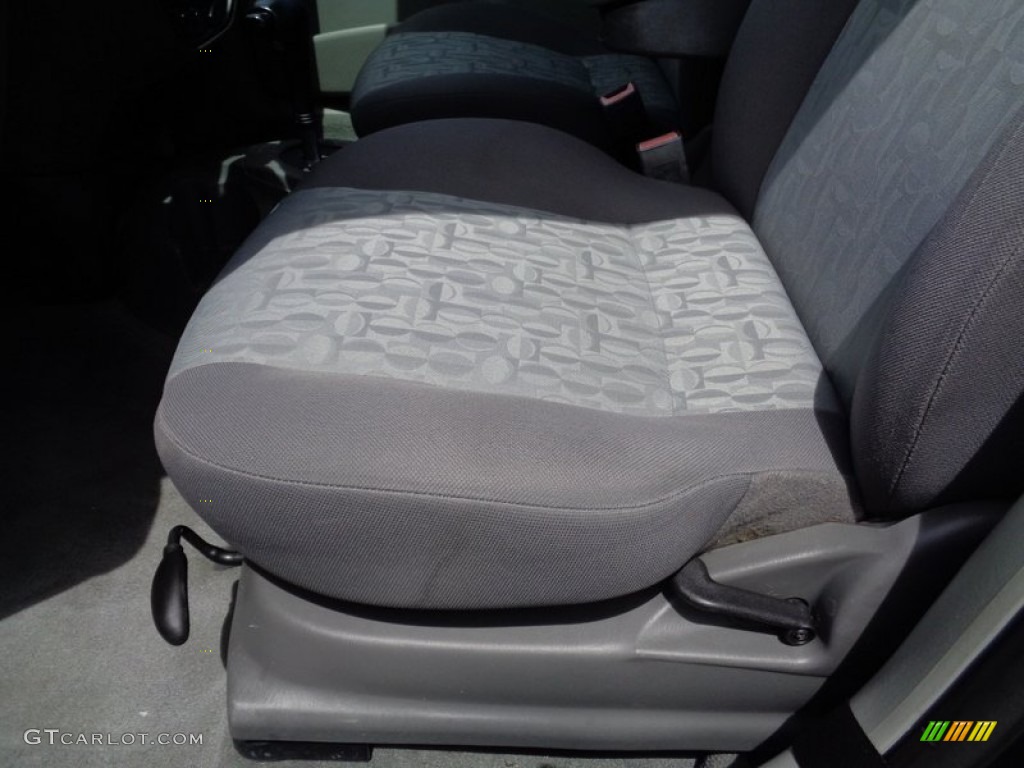 2005 Focus ZX4 SE Sedan - Liquid Grey Metallic / Dark Flint/Light Flint photo #57