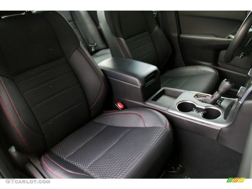 Black Interior 2015 Toyota Camry SE Photo #107199269