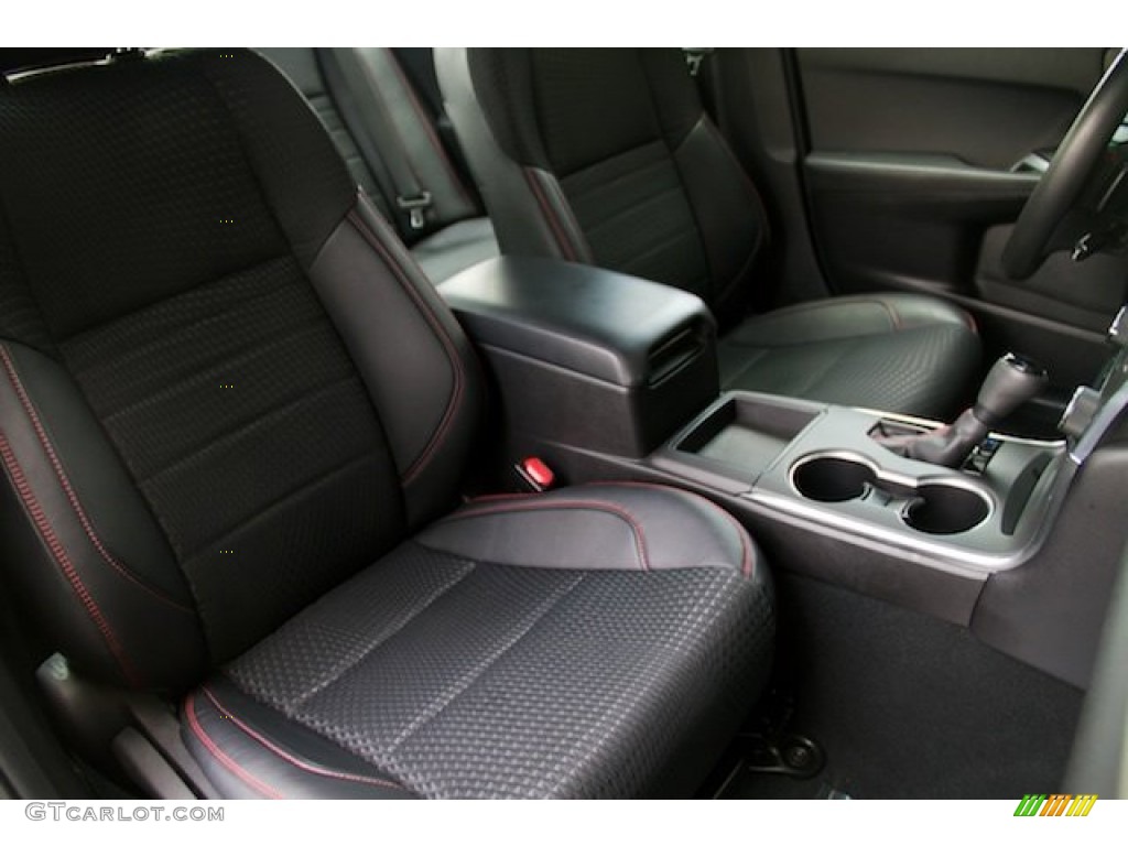 2015 Toyota Camry SE Front Seat Photo #107199269
