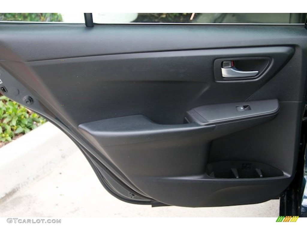 2015 Toyota Camry SE Black Door Panel Photo #107199284