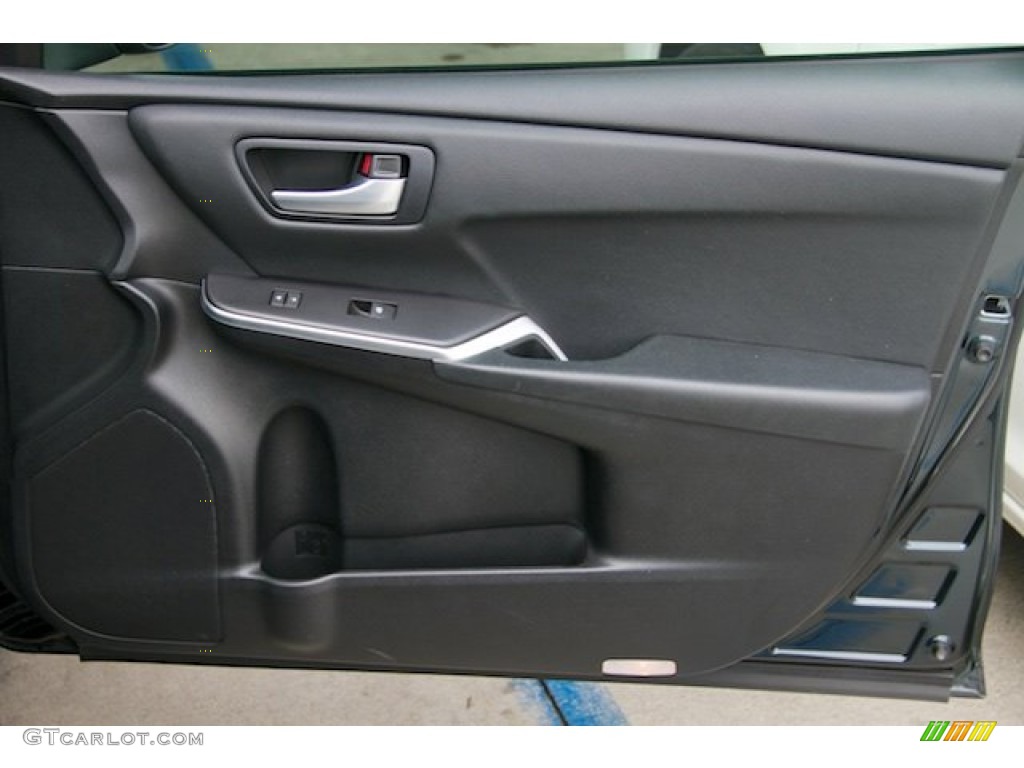 2015 Toyota Camry SE Black Door Panel Photo #107199290