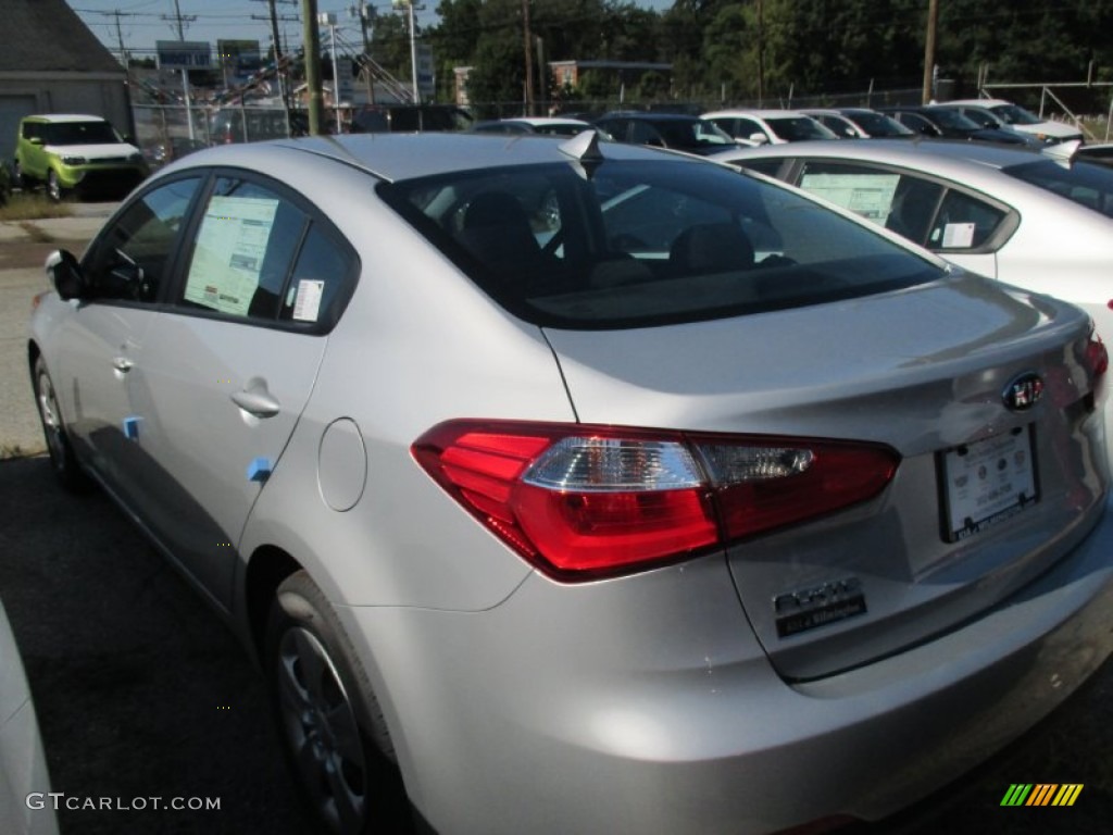 2016 Forte LX Sedan - Silky Silver / Black photo #3