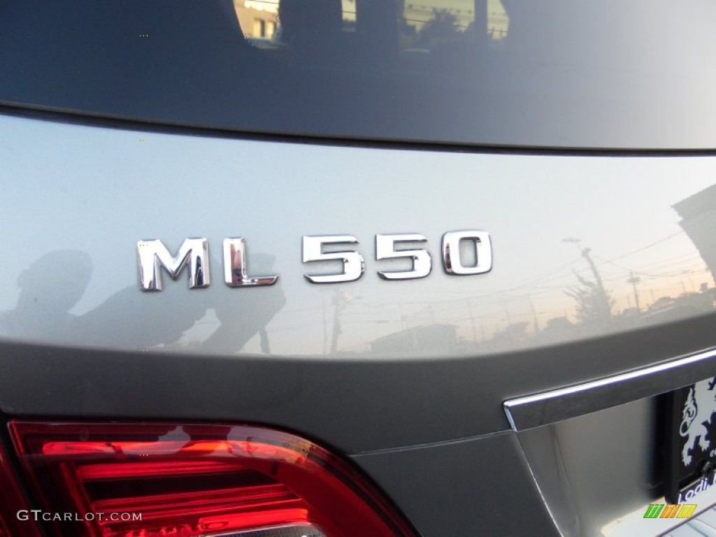 2013 Mercedes-Benz ML 550 4Matic Marks and Logos Photos