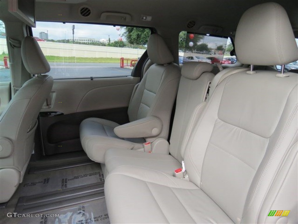 2015 Sienna XLE - Blizzard White Pearl / Bisque photo #15