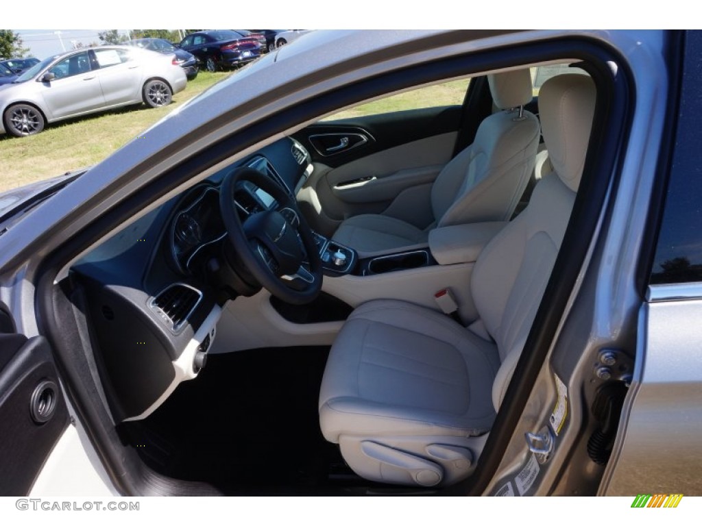 2016 Chrysler 200 Limited Front Seat Photos