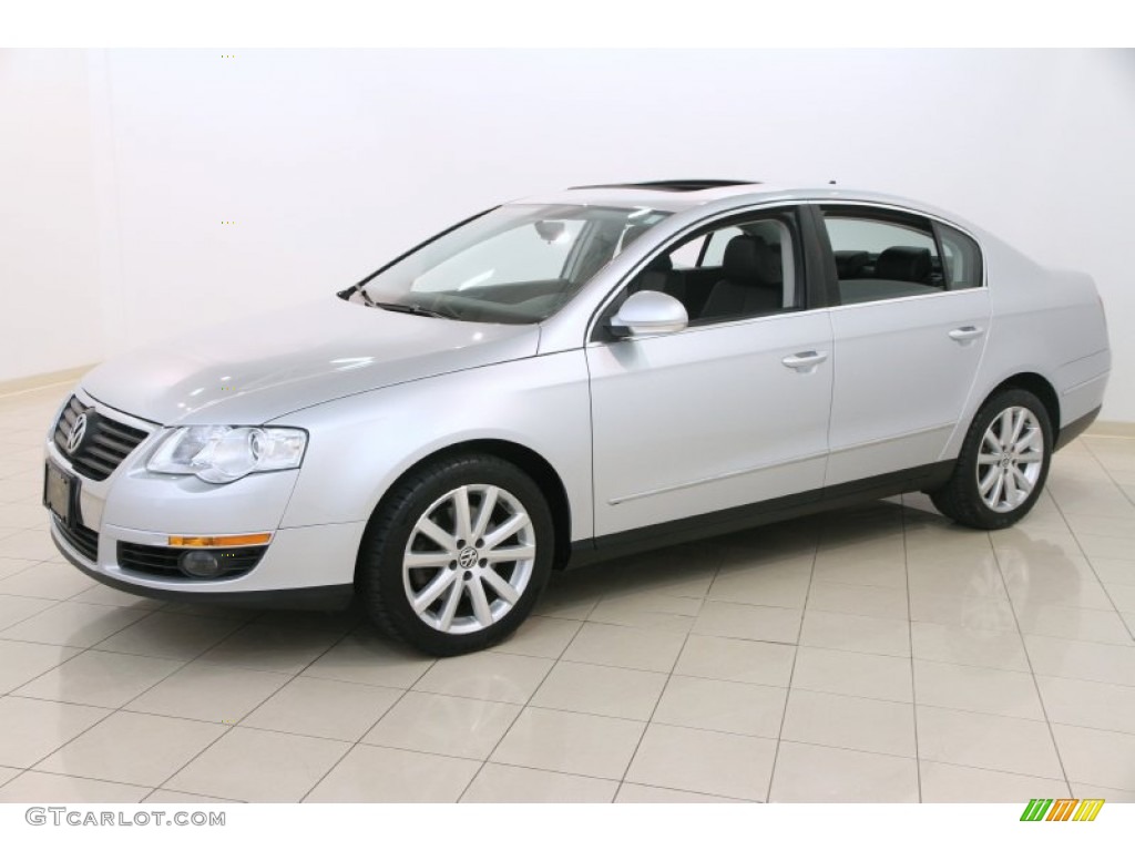 2010 Passat Komfort Sedan - Reflex Silver Metallic / Black photo #3