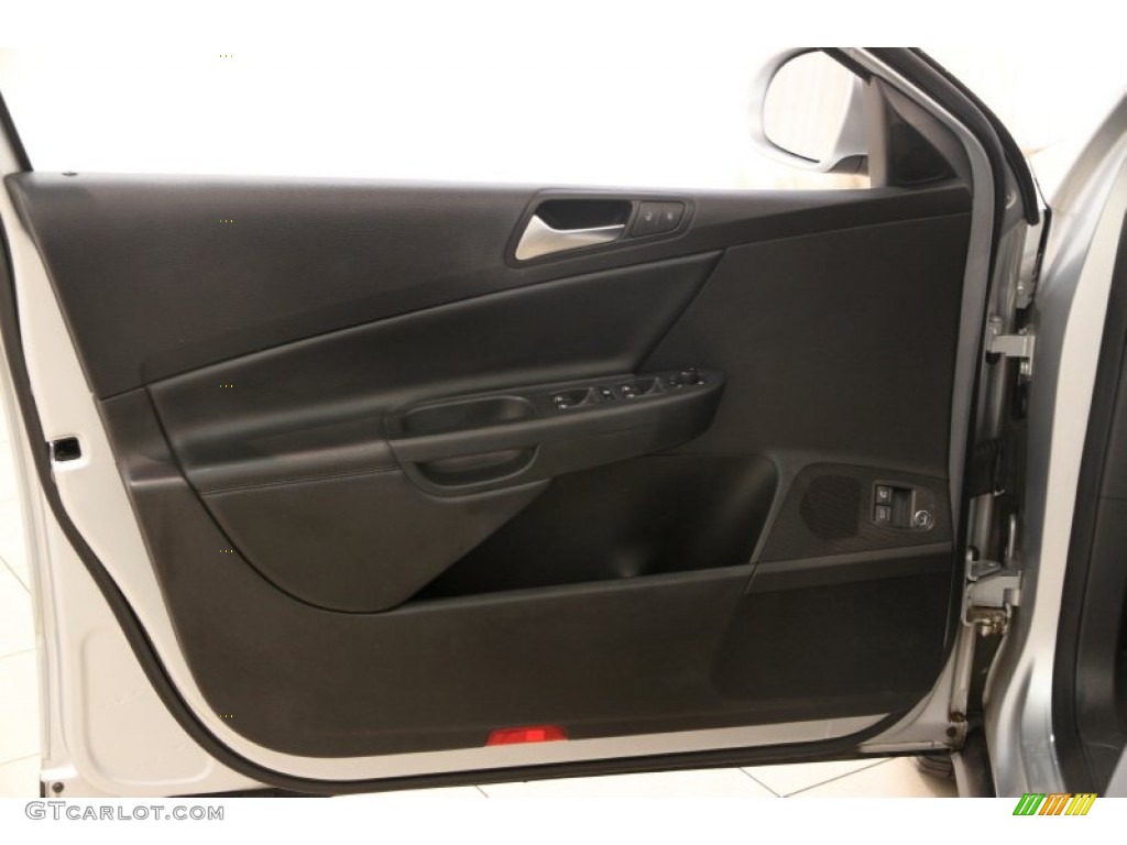 2010 Volkswagen Passat Komfort Sedan Black Door Panel Photo #107238710