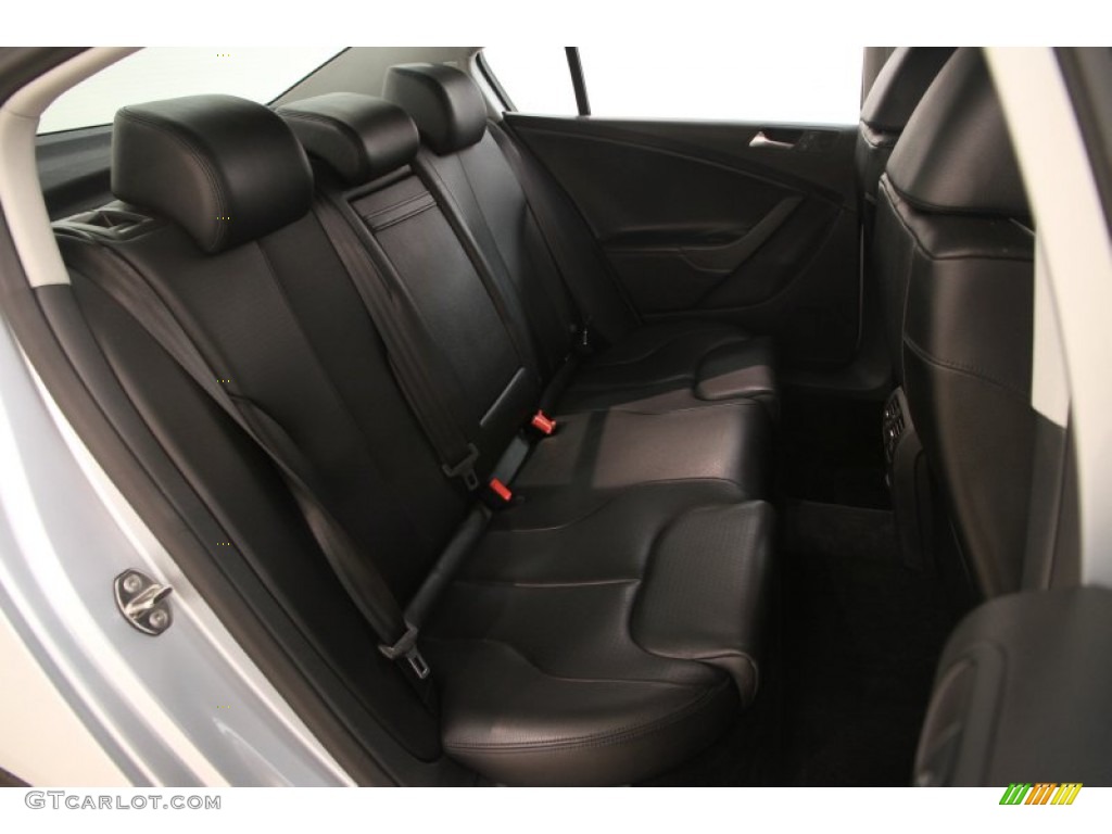 2010 Volkswagen Passat Komfort Sedan Rear Seat Photos
