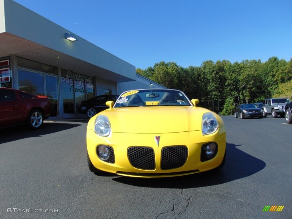 2009 Solstice GXP Roadster - Mean Yellow / Ebony photo #8