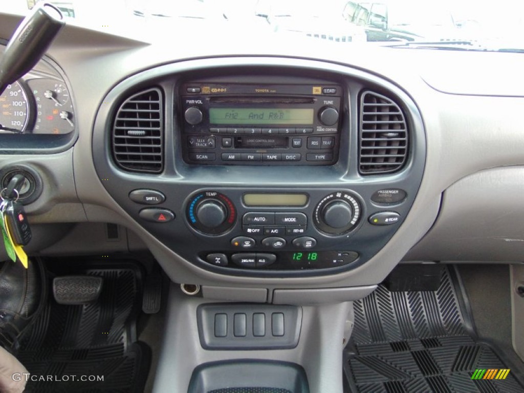 2006 Toyota Sequoia SR5 4WD Controls Photo #107241638