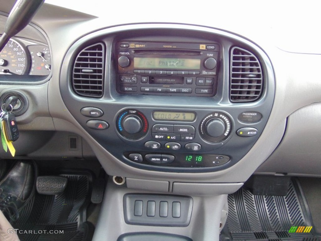 2006 Toyota Sequoia SR5 4WD Controls Photo #107241656