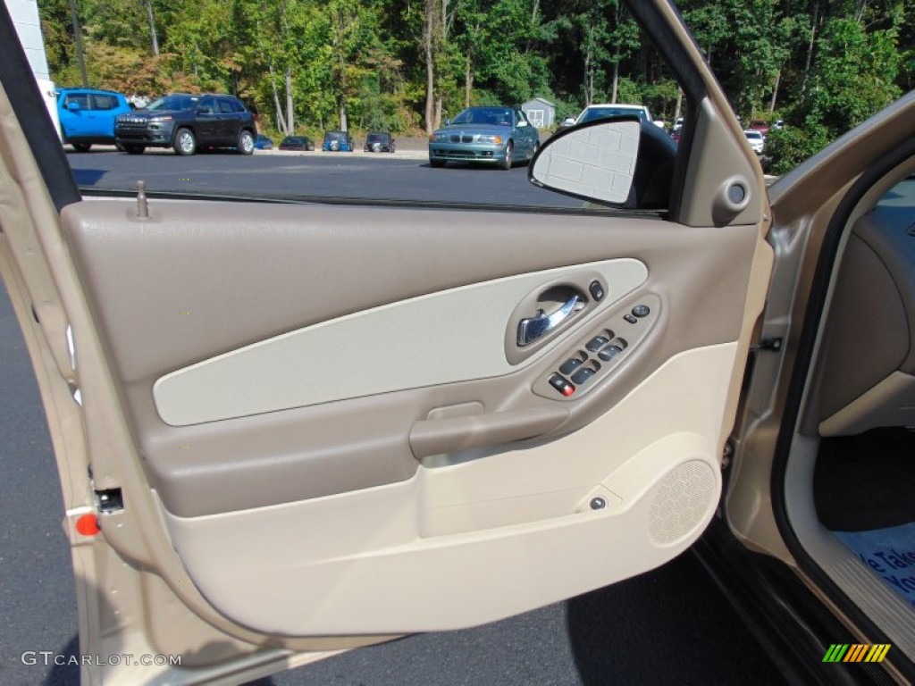 2005 Malibu Maxx LS Wagon - Light Driftwood Metallic / Neutral Beige photo #13