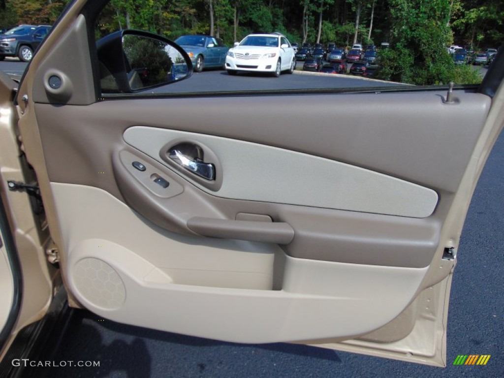 2005 Malibu Maxx LS Wagon - Light Driftwood Metallic / Neutral Beige photo #17