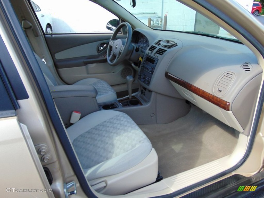 2005 Malibu Maxx LS Wagon - Light Driftwood Metallic / Neutral Beige photo #18