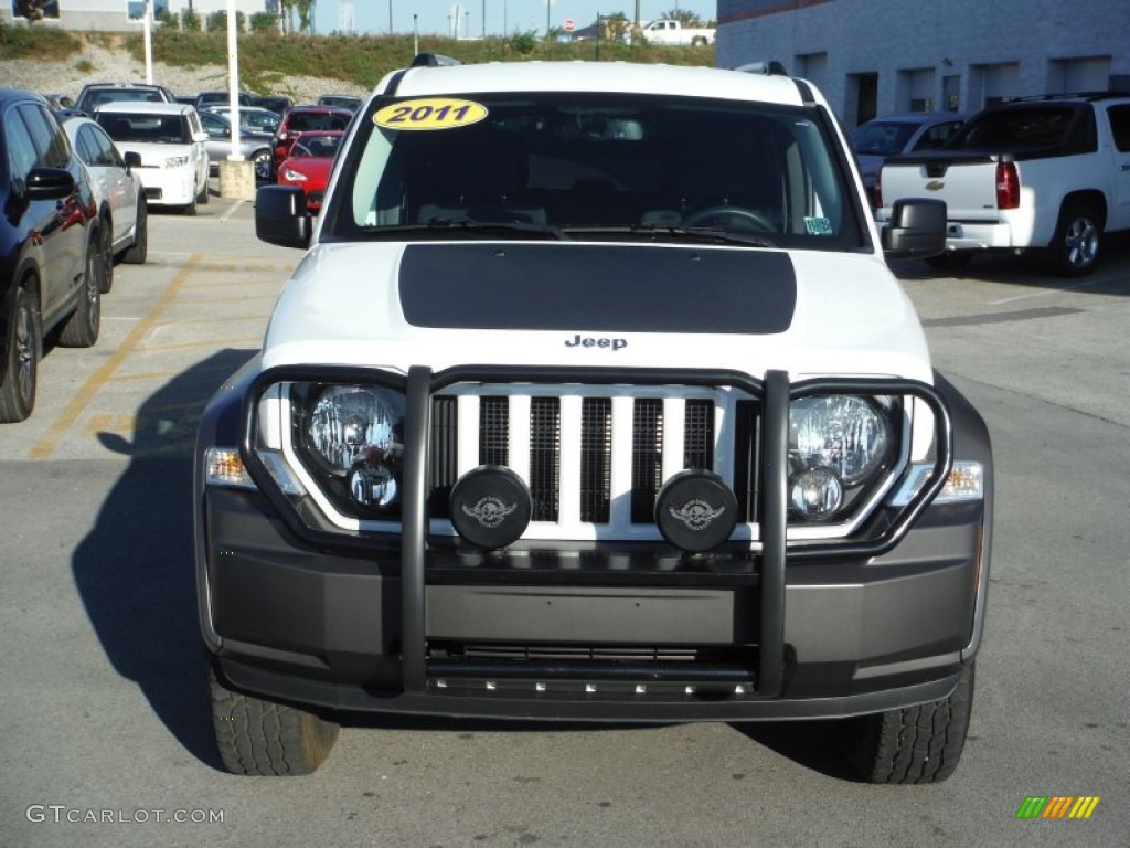 2011 Liberty Renegade 4x4 - Bright White / Dark Slate Gray photo #4