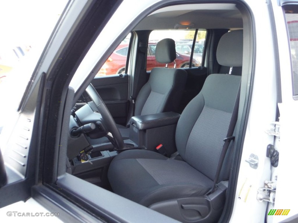 2011 Liberty Renegade 4x4 - Bright White / Dark Slate Gray photo #11